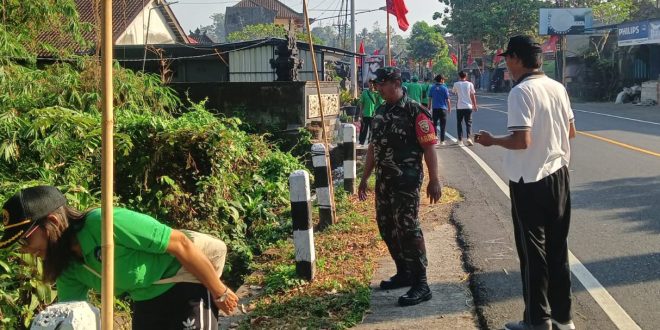 Jumat Bersih, Bersama Masyarakat Babinsa Desa Sembung Wujudkan Lingkungan asri