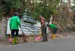 Wujudkan Lingkungan Bersih, Babinsa Bersama Warganya Lakukan Gotong Royong