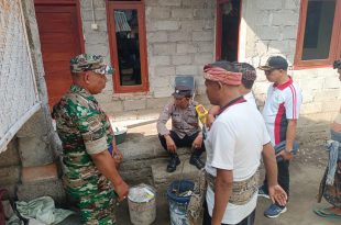 Jaga Kebersihan Lingkungan, Babinsa Jagapati Bersama Warga Laksanakan Jum’at Bersih