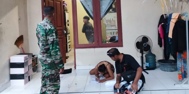 Tertibkan Administrasi Penduduk, Babinsa Desa Intaran Bersama Perangkat Desa Lakukan Sidak