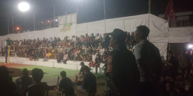 Babinsa Padangsambian Atensi Penutupan Turnamen Bola Voli Sumpah Pemuda