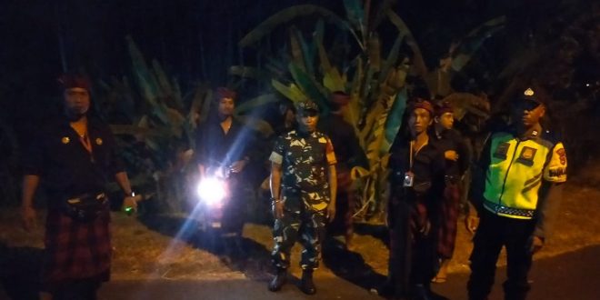 Pastikan Berlangsung Aman dan Lancar, Babinsa Petang Pantau Kegiatan Persembahyangan Bersama