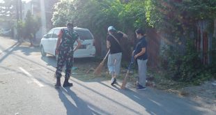 Jumat Bersih, Bersama Masyarakat Babinsa Renon Wujudkan Lingkungan asri