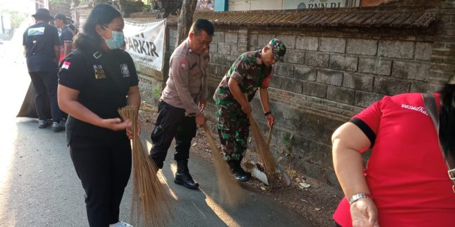 Wujudkan Lingkungan Bersih Asri, Babinsa Bersama Warga Lakukan Gotong RoyongWujudkan Lingkungan Bersih Asri, Babinsa Bersama Warga Lakukan Gotong RoyongWujudkan Lingkungan Bersih Asri, Babinsa Bersama Warga Lakukan Gotong RoyongWujudkan Lingkungan Bersih Asri, Babinsa Bersama Warga Lakukan Gotong RoyongWujudkan Lingkungan Bersih Asri, Babinsa Bersama Warga Lakukan Gotong Royong