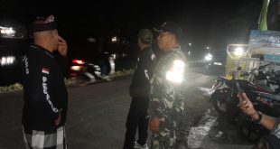 Yakinkan Wilayah Binaan Tetap Kondusif, Babinsa Desa Pemogan Laksanakan Sambang Warga Patroli Malam