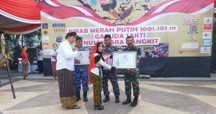Babinsa Atensi Kirab Merah Putih Ke 18 Tahun 2023 Dengan Mengusung Bendera Sepanjang 1001 Meter