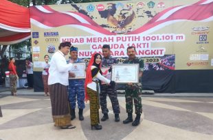 Babinsa Atensi Kirab Merah Putih Ke 18 Tahun 2023 Dengan Mengusung Bendera Sepanjang 1001 Meter