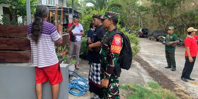 Tertibkan Administrasi, Babinsa Kuta Selatan Dampingi Sidak