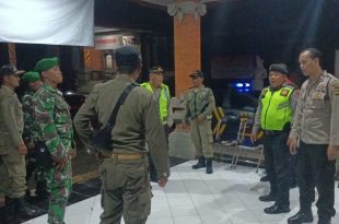 Ciptakan Kamtibmas Aman, Babinsa Bersama Aparat Terkait Lakukan Patroli Gabungan