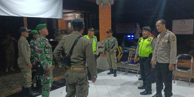 Ciptakan Kamtibmas Aman, Babinsa Bersama Aparat Terkait Lakukan Patroli Gabungan