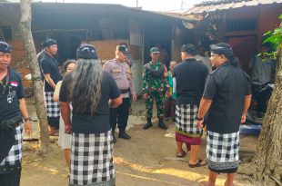 Tertibkan Administrasi Penduduk, Babinsa Benoa Lakukan Sidak