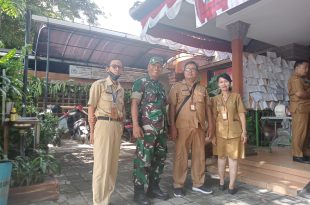 Babinsa Pemecutan Pantau Kunjungan Ketua TP PKK Kota Denpasar