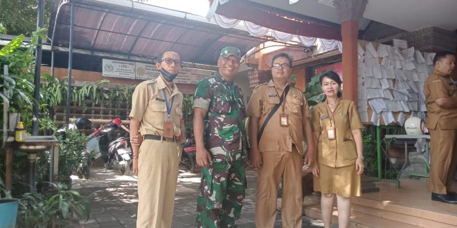 Babinsa Pemecutan Pantau Kunjungan Ketua TP PKK Kota Denpasar