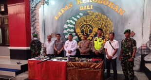 Paur Ops Intel Kodim 1611/Badung Ikut Serta Dalam Penggledahan dan Pemeriksaan Urin Warga Binaan Lapas