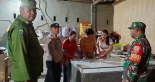 Tertibkan Pendataan Administrasi Kependudukan, Babinsa Desa Selat Dampingi Sidak