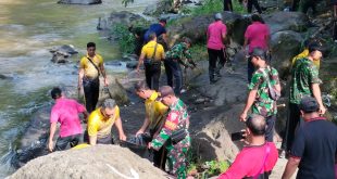 TNI-Polri Bersama Warga Sibanggede Turut Serta Dalam Membersihkan Aliran Sungai Ayung