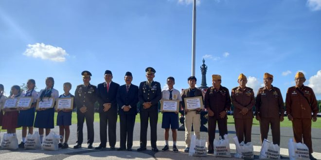 Babinsa Koramil 1611-01/Dentim Atensi Upacara Peringatan Hari Bela Negara Ke-75 Tahun