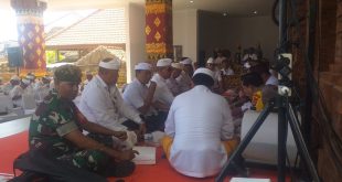 Pastikan Berlangsung Aman dan Lancar, Babinsa Desa Tibubeneng Pantau Kegiatan Melaspas