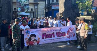 Dalam Memperingati Hari Ibu, Babinsa Sangeh Pantau Gerak Jalan Santai